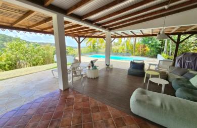 Villa de charme F4 + studio avec vue mer et piscine