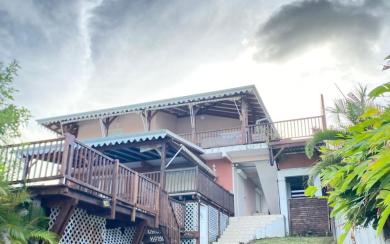 VILLA DE 3 LOGEMENTS INDEPENDANTS - TROIS ILETS : 550 000 €