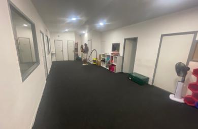 Location Local commercial 300m² Ducos