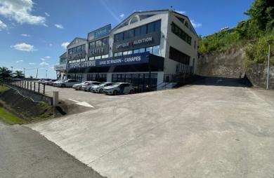 Location Local commercial 275m² Ducos