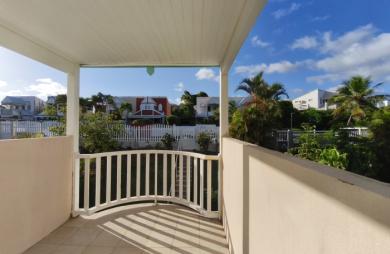 MAISON MEUBLEE, JUMELEE EN DUPLEX - TERREVILLE