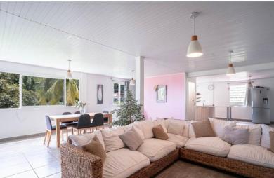 Immense maison à vendre avec 4 chambres à Saint-Joseph
