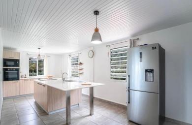 Immense maison à vendre avec 4 chambres à Saint-Joseph