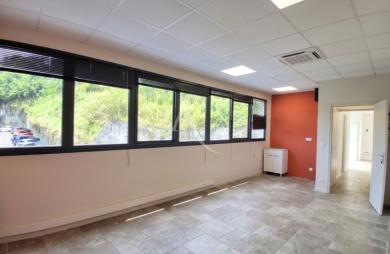 Location Bureaux 71.2m² Ducos