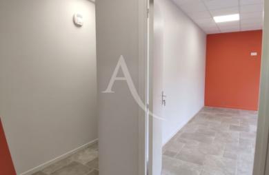 Location Bureaux 71.2m² Ducos