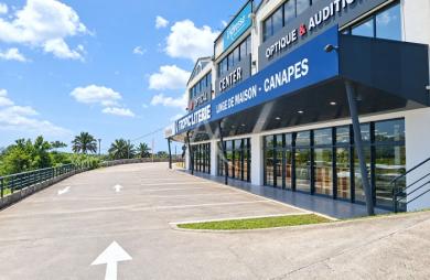 Location Local commercial 274m² Ducos