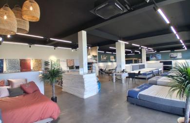 Location Local commercial 274m² Ducos