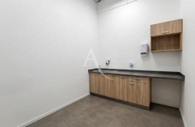 Location Local commercial 274m² Ducos