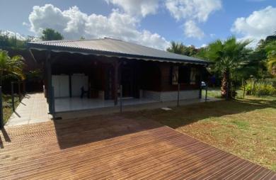 Location Local commercial 80m² La Trinité