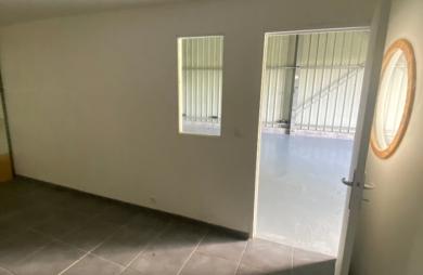 Location Entrepot 250m² Le Lamentin