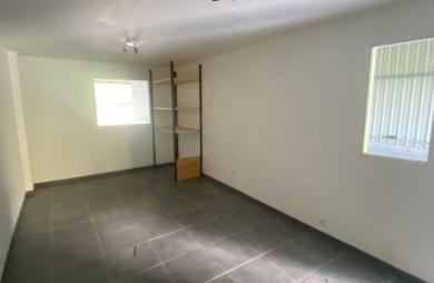 Location Entrepot 250m² Le Lamentin