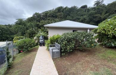 Maison familiale sur deux niveaux à Sainte-Marie