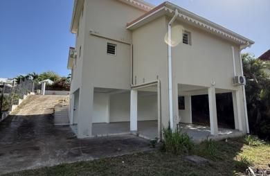 NOUVEAUTÉ-CHARMANTE VILLA T4 AVEC PISCINE AU ROBERT