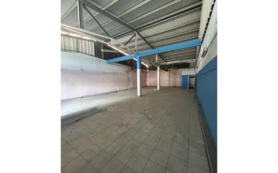 Ducos Champigny — Entrepôt 210 m² avec bureau