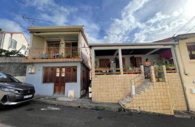 ENSEMBLE IMMOBILIER DE 7 LOGEMENTS   INVESTISSEMENT LOCATIF À SAINT-PIERRE