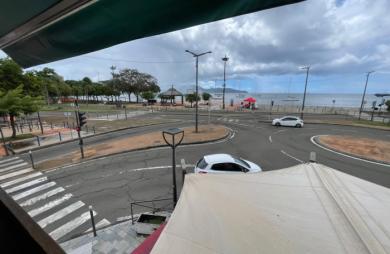 À VENDRE   FONDS DE COMMERCE DE RESTAURATION AVEC VUE MER--FORT-DE-FRANCE