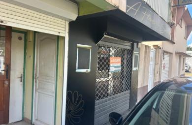 LOCAL COMMERCIAL DUCOS CENTRE VILLE AVEC VITRINE