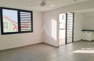 Location Appartement 31.7m² 1 pièce Fort de france