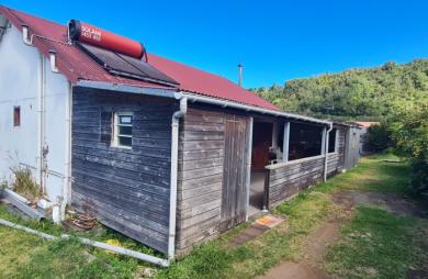 SAINT JOSEPH 97480 - MAISON F3/4 ENTRETENUE ET AGREABLE - MEZZANINE