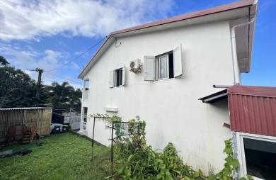 SAINT JOSEPH 97480 - MAISON F5 A ETAGE - LUMINEUSE ET ENTRETENUE - QUARTIER PRISE