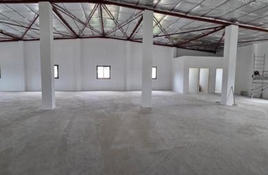 Location Local commercial 600m&sup2; 1 pièce Sainte Suzanne