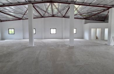 Location Local commercial 600m&sup2; 1 pièce Sainte Suzanne