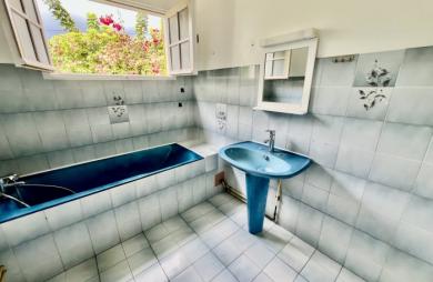ENTRE DEUX 97414 - VILLA FONCTIONNELLE + BUNGALOW - VASTE TERRAIN ARBORE - CADRE VERDOYANT