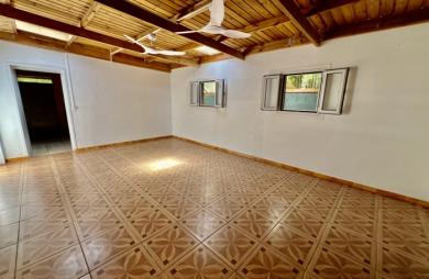 PETITE ILE 97429 - VILLA DE PLAIN PIED - HABITABLE DE SUITE - GARAGE - FACILE D