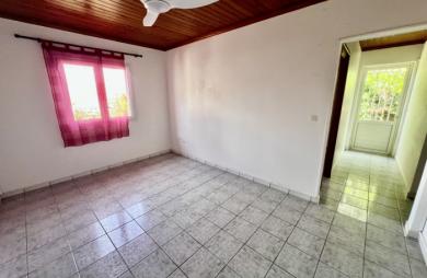 PETITE ILE 97429 - VILLA DE PLAIN PIED - HABITABLE DE SUITE - GARAGE - FACILE D
