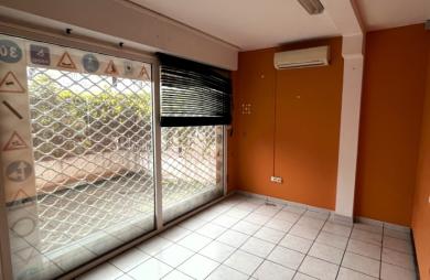 Local professionnel et commercial 67 m2 secteur Moufia proche boulevard Sud