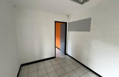 Local professionnel et commercial 67 m2 secteur Moufia proche boulevard Sud