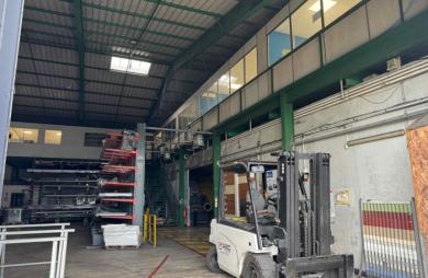 Entrepôt 2700 m2 divisibles à partir de 750 m2 Le Port