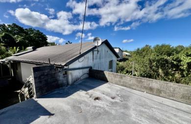 PETITE ILE 97429 - VILLA AGRÉABLE - VASTE PARCELLE - POSSIBLE INVESTISSEMENT - CADRE AGRÉABLE
