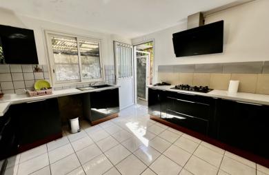 PETITE ILE 97429 - VILLA AGRÉABLE - VASTE PARCELLE - POSSIBLE INVESTISSEMENT - CADRE AGRÉABLE