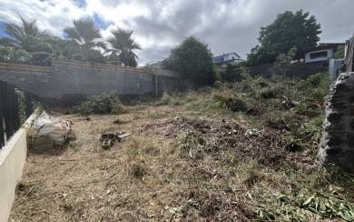 TERRAIN CONSTRUCTIBLE 535 M² – SAINT-LEU – VUE MER PARTIELLE
