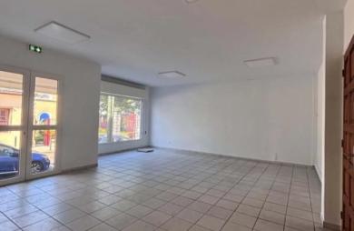 Location Bureaux 80m&sup2; 4 pièces Saint-Pierre