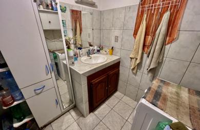SAINT JOSEPH 97480 - ENSEMBLE IMMOBILIER BIEN SITUÉ - GARAGE - TRAVAUX À PRÉVOIR - VUE DÉGAGÉE