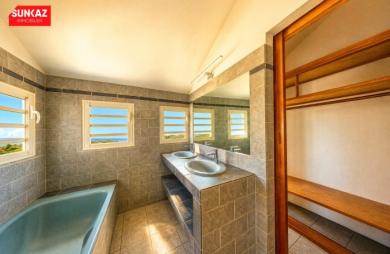 Location Maison 140.00m&sup2; 5 pièces Saint-Pierre