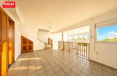 Location Maison 140.00m&sup2; 5 pièces Saint-Pierre