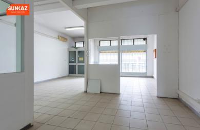 Location Local commercial 65.00m&sup2; Le Port
