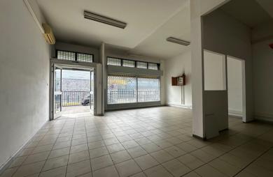Location Local commercial 65.00m&sup2; Le Port