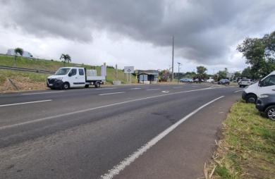 Location Local commercial 300m&sup2; 1 pièce Sainte Suzanne