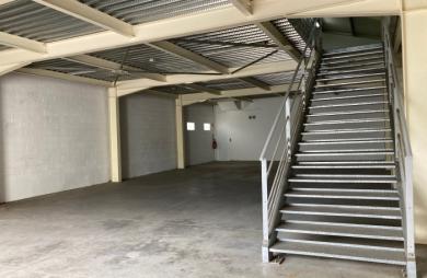 De 360m2 à louer 3200 € par mois à Saint-Denis avec LNA