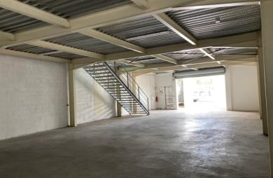 De 360m2 à louer 3200 € par mois à Saint-Denis avec LNA