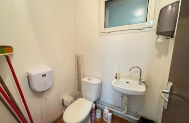 Location Local commercial 84.44m² 3 pièces Saint André