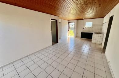 SAINT JOSEPH 97480 - MAISON F3 À RAFRAÎCHIR - TERRAIN PLAT ET PISCINABLE