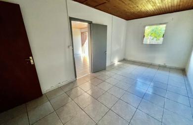 SAINT JOSEPH 97480 - MAISON F3 À RAFRAÎCHIR - TERRAIN PLAT ET PISCINABLE