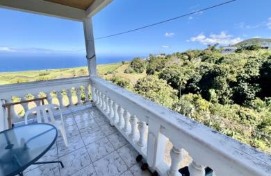 PETITE ÎLE 97429 - ENSEMBLE IMMOBILIER EN BON ETAT GÉNÉRAL - BON RENDEMENT LOCATIF - MAGNIFIQUE VUE MER