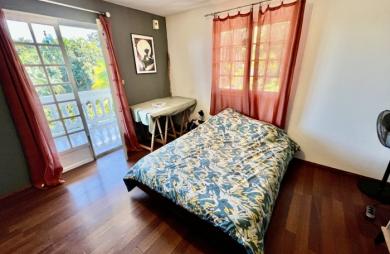 PETITE ÎLE 97429 - ENSEMBLE IMMOBILIER EN BON ETAT GÉNÉRAL - BON RENDEMENT LOCATIF - MAGNIFIQUE VUE MER
