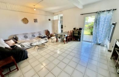 PETITE ÎLE 97429 - ENSEMBLE IMMOBILIER EN BON ETAT GÉNÉRAL - BON RENDEMENT LOCATIF - MAGNIFIQUE VUE MER